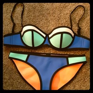 Triangl BIKINI SIZE M